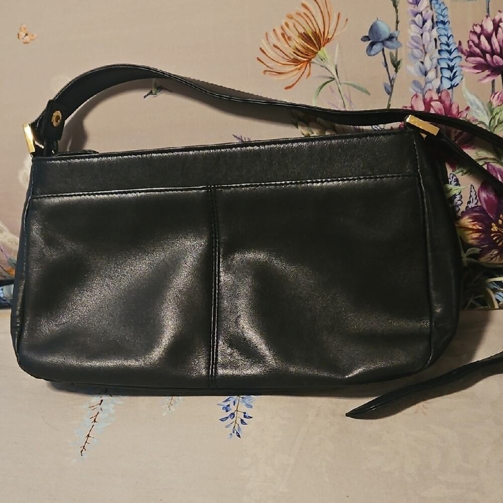 Etienne Aigner Elegant Black Leather Shoulder Bag - Picture 5 of 13